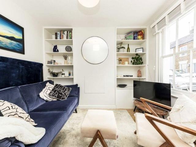 Hyde Road, TW10, London