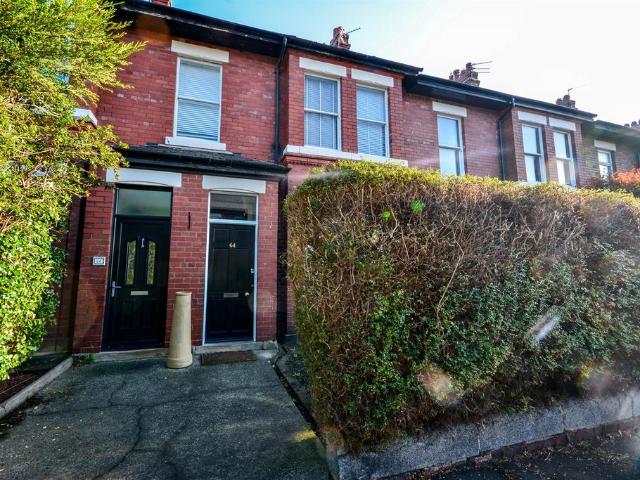Hyde Terrace, Gosforth 2 bed flat to rent £1,000 pcm £231 pw