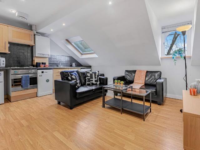 Hyde Terrace, Leeds LS2, 1 bed flat to rent, £953 pcm | PrimeLocation