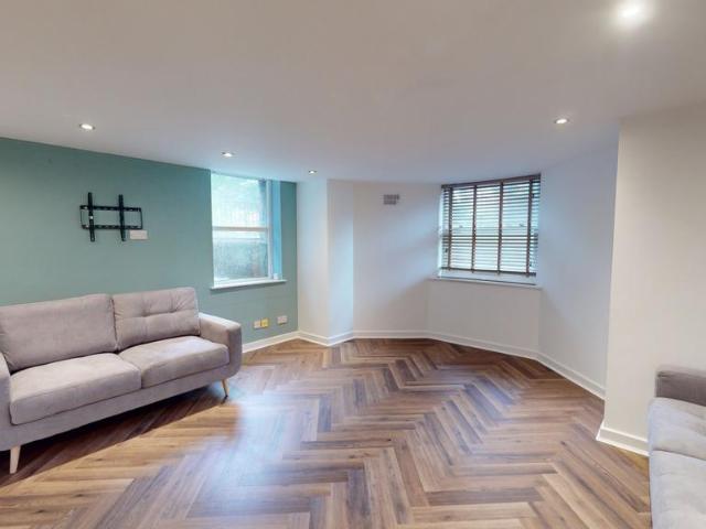 Hyde Terrace, Leeds LS2 4 bed house to rent £631 pcm £146 pw