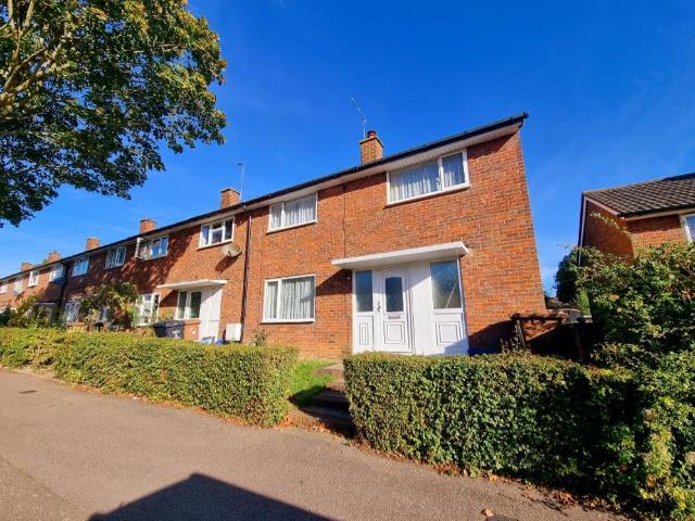 Hydean Way, STEVENAGE, SG2 3 bed end of terrace house to rent £1,750 pcm £404 pw