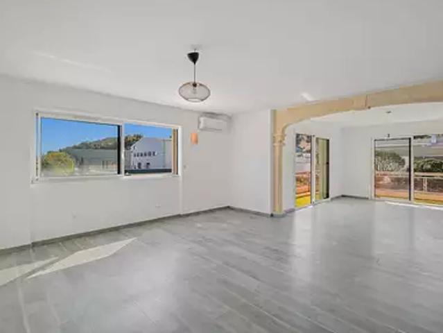 Hyères 83400 Achat / Vente appartement 3 pièces t3 au dernier étage piscine