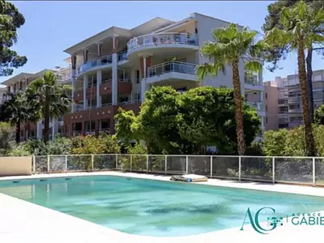 Hyères 83400 Achat / Vente appartement 4 pièces t4 au dernier étage piscine