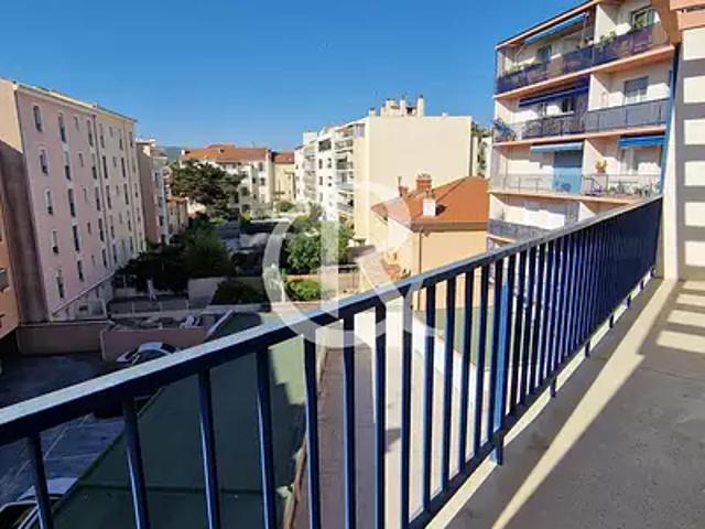 Hyères 83400 Location appartement 3 pièces t3