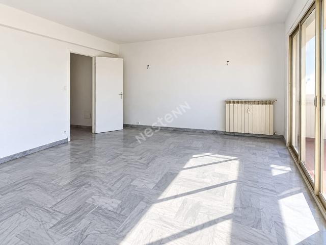 HYÈRES CENTRE VILLE ? T1 38 M² AVEC TERRASSE, ASCENSEUR ET CLIMATISATION