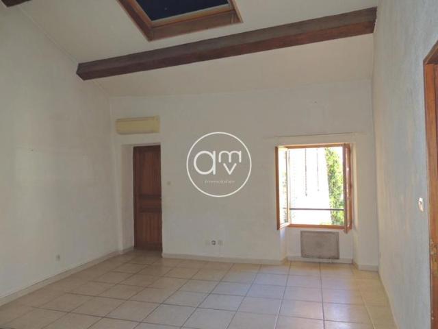 Hyères, appartement T3 de 64m2 hab. dernier étage 2/2, centr
