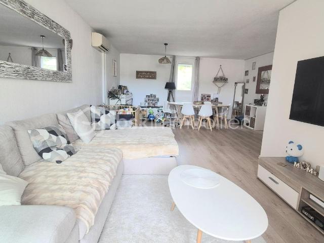 HYERES OUEST Appartement T4 de 91 m² Terrasse Stationnement privatif
