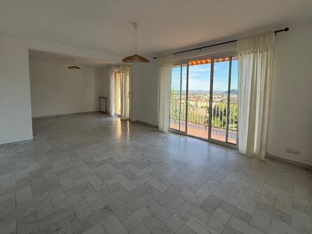 HYERES T4 de 94.55 m2 + BALCON de 12.24 m2 + LOGGIA + PARKING + CAVE