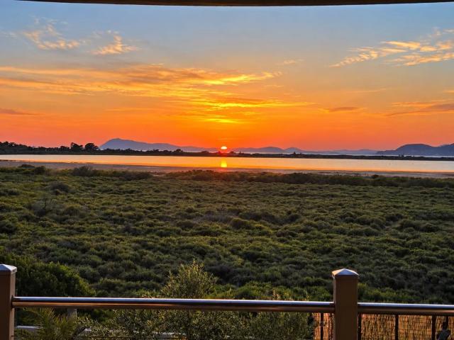 HYÈRES – VILLA 164 M² – VUE PANORAMIQUE SUR LES FLAMANTS ROSES DES MARAIS DES PESQUIERS NATURA 2000 – PLAGE À PIED