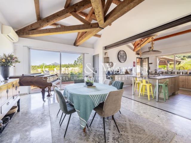 Hyeres Villa De Plain Pied Avec Dependances, Cadre Champetre 200m² Hyères