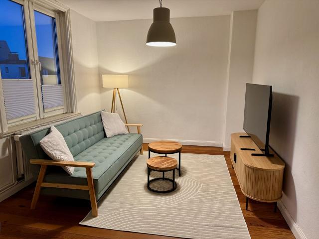 HyggeStay | central | double bed +1 | workspace | highspeed WiFi | charming & modern, Lubeck Amsterdam Apartments for Rent