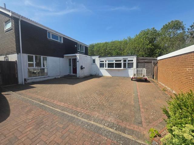 Hyholmes Bretton, Peterborough PE3 5 bed detached house to rent £1,695 pcm £391 pw