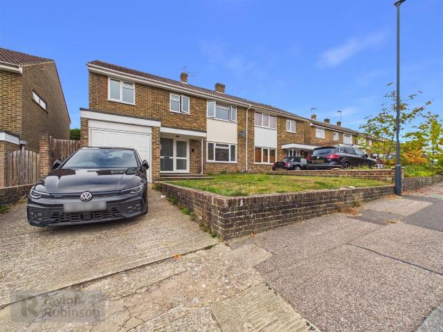 Hylands Close, Crawley RH10, 5 bed property to rent, £2,500 pcm | PrimeLocation
