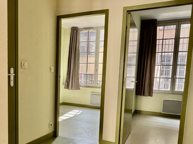 hyper centre appartement dans immeuble sécurisé au calme