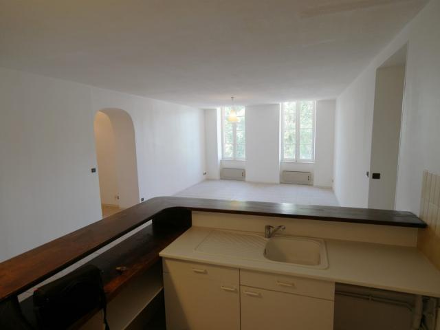 Hyper centre de Narbonne, bel appartement de type 4 de 90 m². 91m² Narbonne