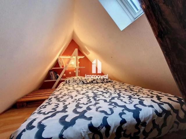 HYPER CENTRE F3 meublé 34.01m², 79.91m² au sol