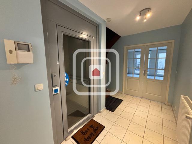HYPER CENTRE REIMS MAISON PRESTIGE T7 200M2 AVEC JARDIN GARAGE