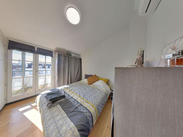 Hyper Centre ville au Calme Sublime T2 Ancien R�nov� en Dernier Etage avec Balcon et Parking s�curis�