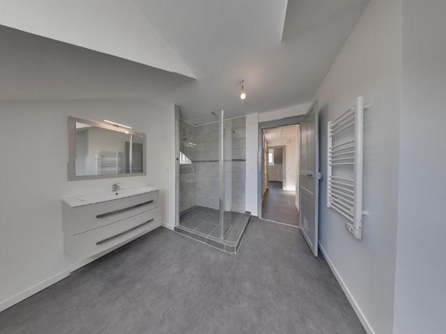Hyper Centre Ville Quartier BOSQUET/LOUIS BARTHOU, en Dernier Etage, T4 102 m� petite copropri�t�/rue pi�tonne