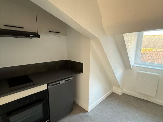 HYPERCENTRE APPARTEMENT DE TYPE F1 RENOVE