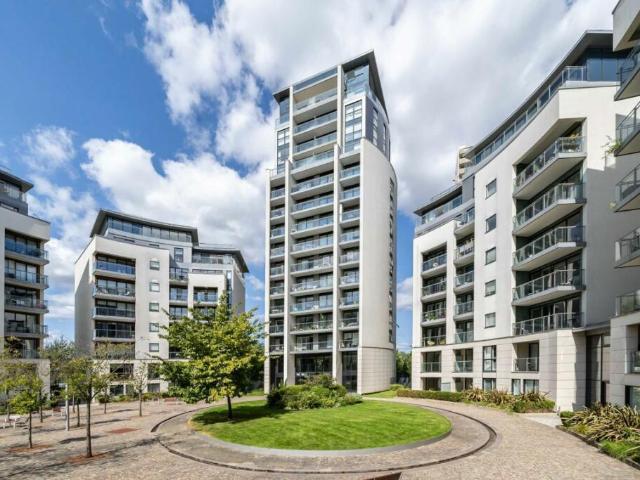 Hyperion Tower, Pump House Crescent, London, TW8 0FZ, United Kingdom | 3 bed apartment for rent #134071453 | Rentberry