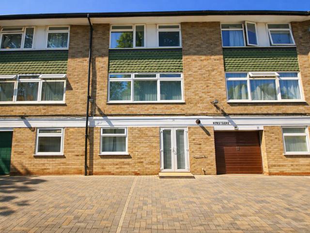 Hyrstdene, South Croydon, CR2 5 bed house to rent £2,600 pcm £600 pw