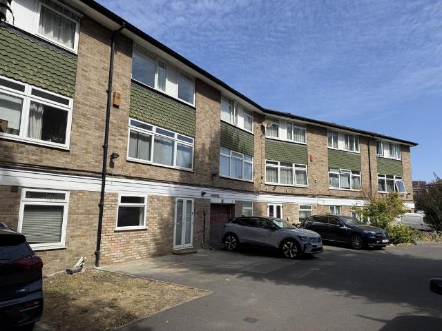 Hyrstdene, South Croydon CR2 5 bed townhouse to rent £2,700 pcm £623 pw