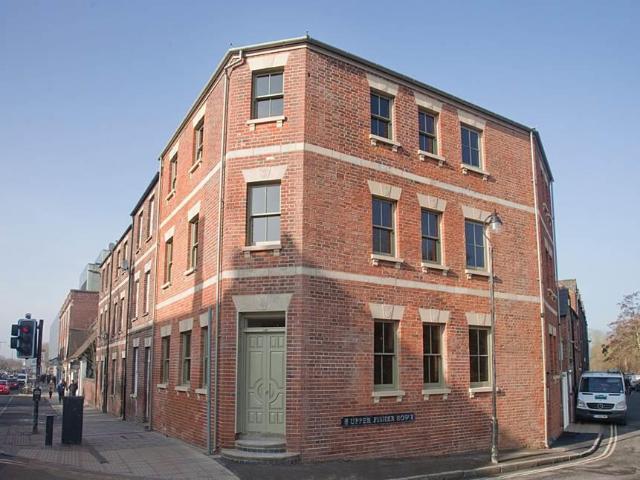 Hythe Bridge Street 1 bed apartment to rent £2,200 pcm £508 pw
