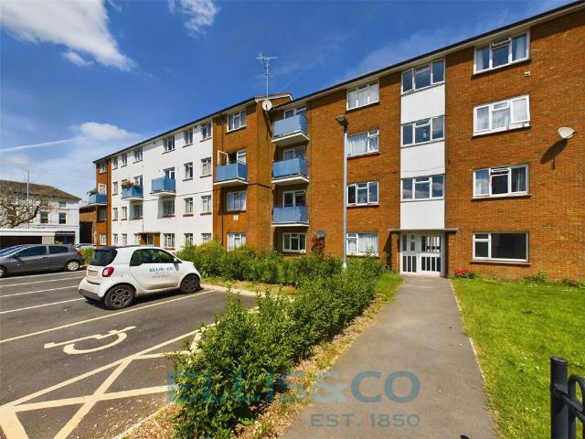 Hythe Close, Tunbridge Wells, Kent, TN4 2 bed apartment to rent £1,295 pcm £299 pw