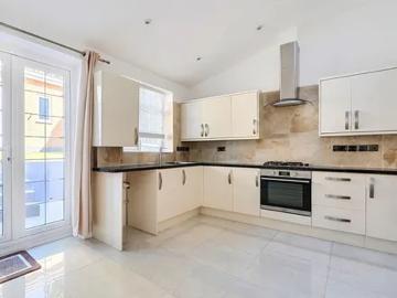 Hythe Road, London, CR7 8HY, United Kingdom | 5 bed townhouse for rent #168104345 | Rentberry