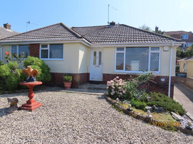 Hythe Road, Poole BH15 2 bed detached bungalow to rent £1,595 pcm £368 pw