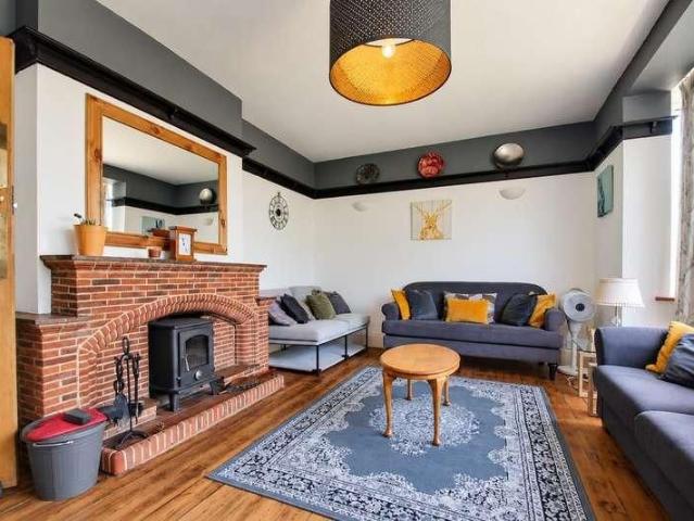 Hythe Road, Worthing, BN11
