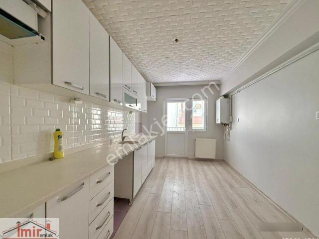İmir Emlak'tan 3+1 Okul Yakını 1.kat 130m² Kilerli Masrafsız Daire