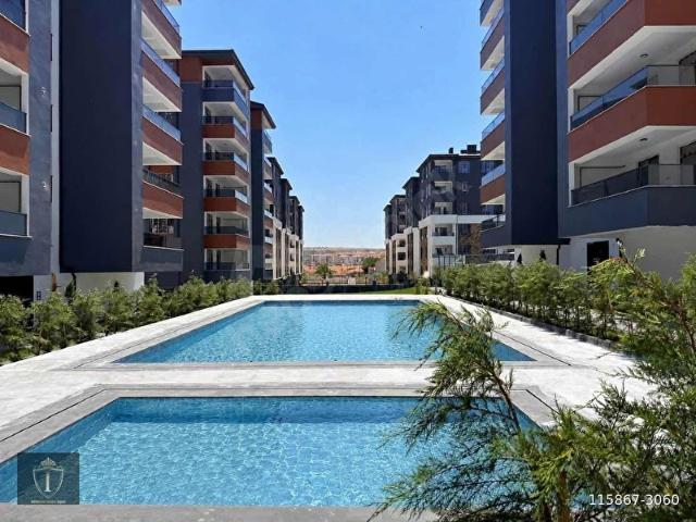 [ İMPARATOR ] VADİŞEHİR SINIRINDA HAVUZLU SİTEDE 2+1 DAİRE