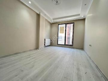 İmren Gayrimenkulden Fevzi Çakmak Mh. 2+1 80 M2 Ön Cephe Arakat