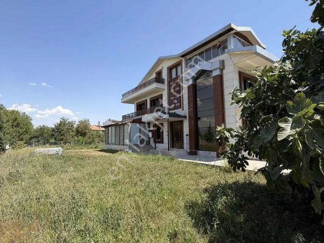 İnal Emlaktan 431m2 Arsa İçerisinde 7+1 360m2 Triplex Villa