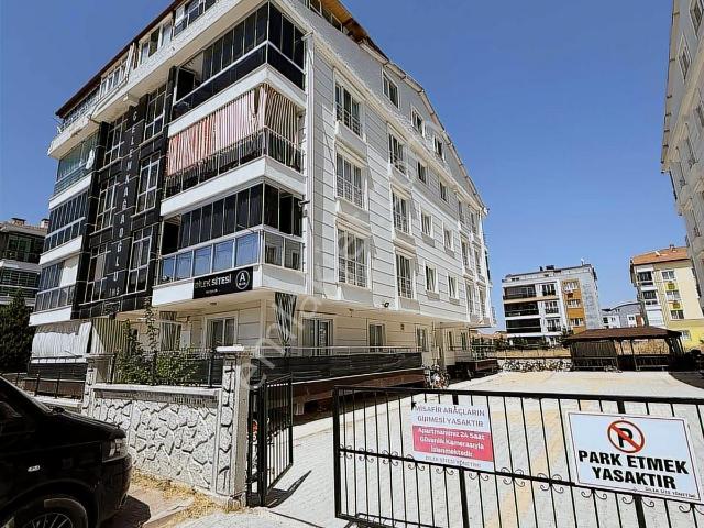 İnal Emlaktan Armağan İlcide Site İçerisinde Satılık 2+1 Daire