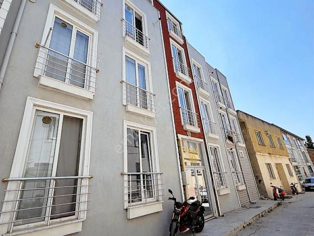 İnal Emlaktan Merkezde Eşyalı Kiracılı Satılık 1+1 50 M2 Daire