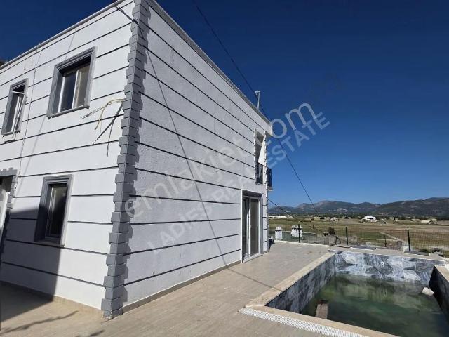 İncebel Tatil Sitesinde Satılık 3+1 Havuzlu Deniz Manzaralı Vill