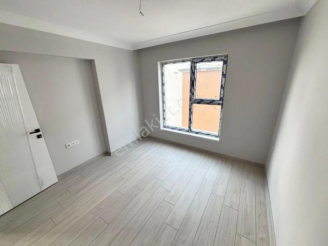 İncek'te Ara Kat Vadi Manzaralı Masrafsız Satılık 1+1 Daire