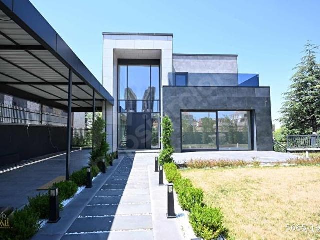 İncek'te Bulvar Yakını Özel Peyzajlı Müstakil 6+2 Villa KALİ A.Ş