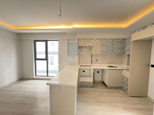 İncek'te İskanlı Yerden Isıtma Bulvara 70m Güney Doğu Cephe 2+1