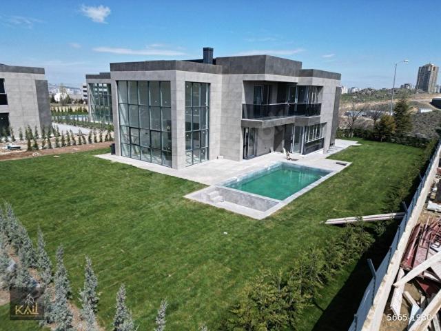 İncek'te Isıtmalı Havuzlu Oturuma Hazır 7+1 Yapılı Villa KALİ AŞ