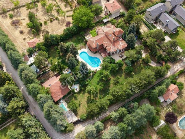 İncek'te Özel Konumlu Havuzlu Müstakil 3670m2 Arsa İle Emsalsiz