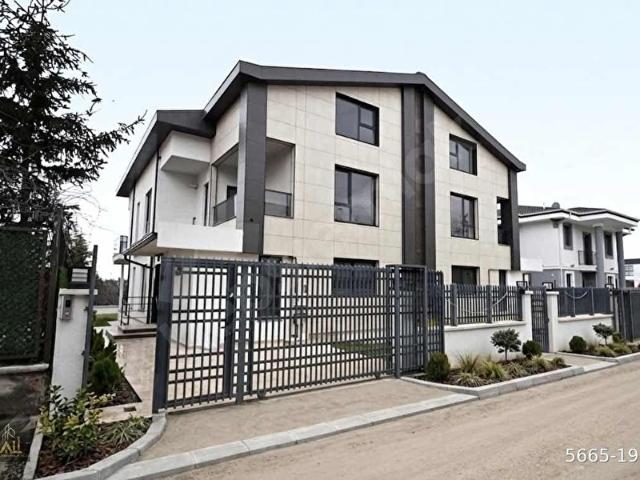 İncek Atılım Ünv. Bulvarı Yakını 6+1 Geniş Villa KALİ A.Ş
