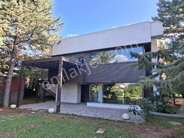 İncek Büyükhanlı Park Orman Sitesinde Havuzlu Müstakil Villa