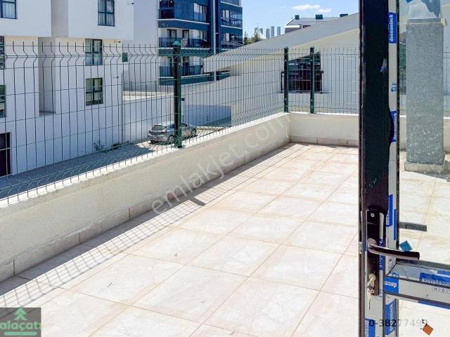 İncek Bulvarı Yakını Geniş Teraslı 2 Banyolu Boş 2+1 Kiralık