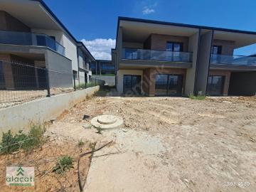 İncek Göl Konakları'nda Özel Konumlu Satılık Natamam Villa