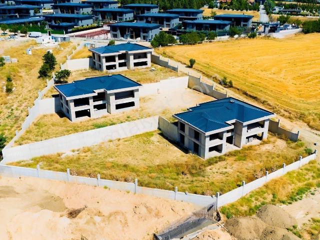 İncek Gölgörde Göl Manzaralı 1500mt Arsa İçinde Acil Satılık