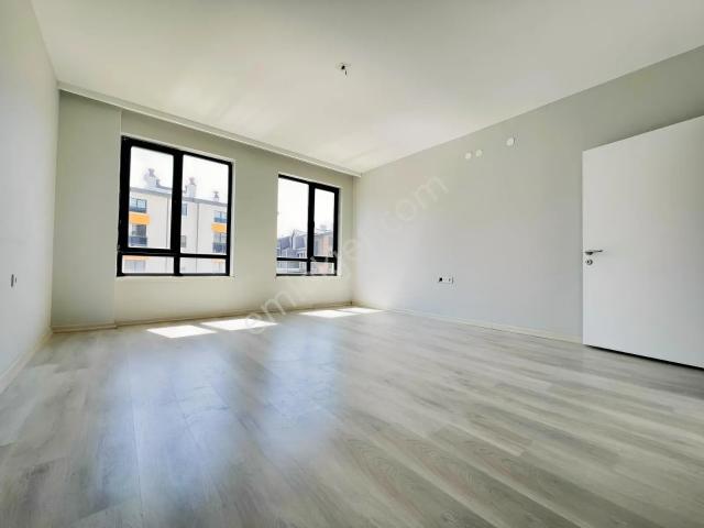 İncek Kızılcaşar / Site İçerisinde / Ara Kat Kiralık 2+1